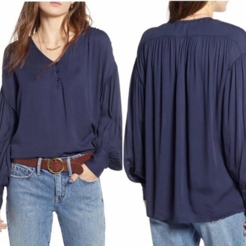 NWT Nordstrom navy blue Striped long sleeve v-neck top size XS